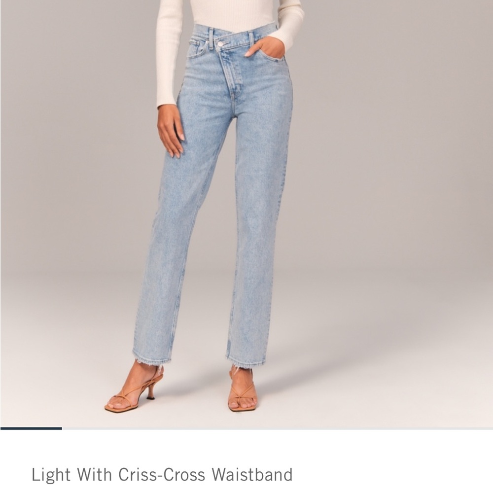 Abercrombie Ultra High Rise 90s Straight Jean 29L